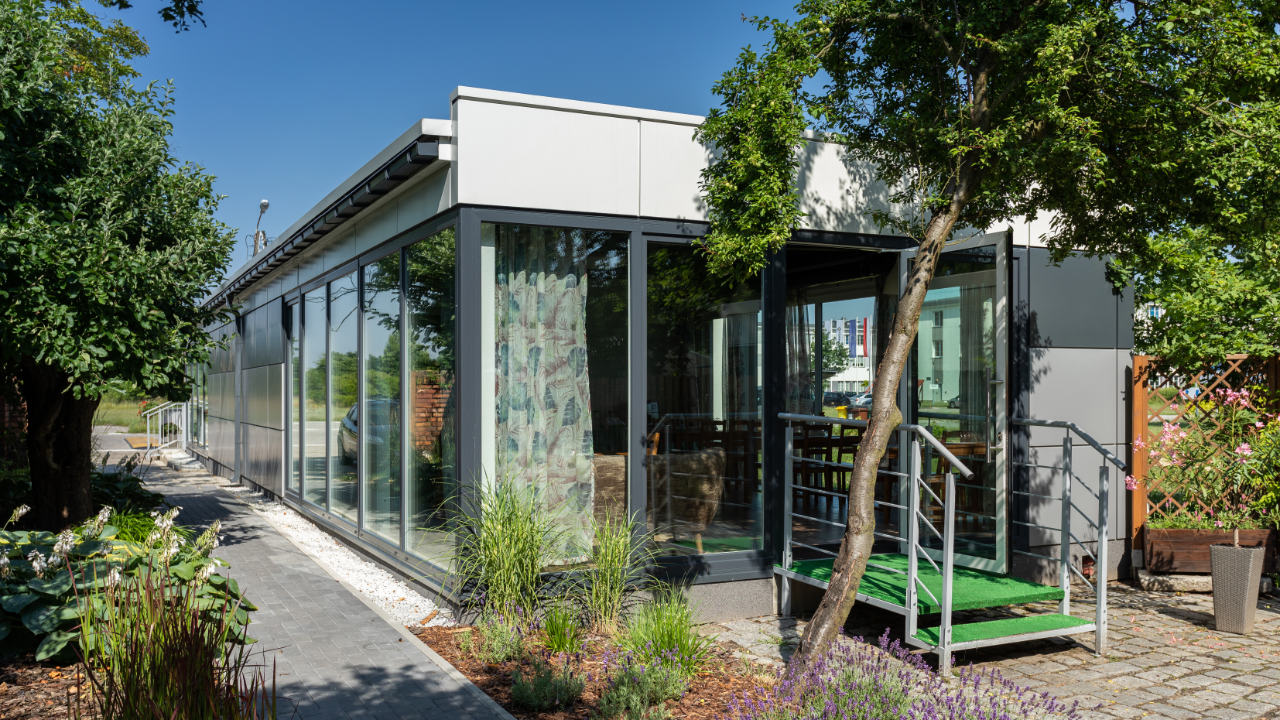 Container restaurant, Extension of the CN CROP restaurant 93m2 - view 1
