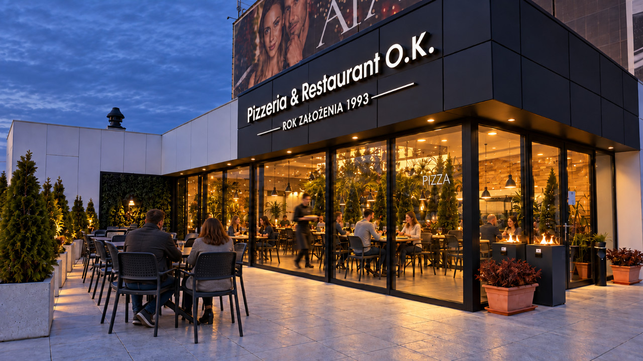 modułowy budynek dla gastronomii - pizzeria O.K. - wieczorem na zewnątrz