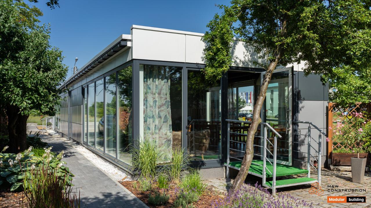 Container restaurant, Extension of the CN CROP restaurant 93m2 - view 1