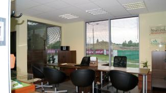 Portable office, Zielona Italia apartment sales office 75m2 - view 3